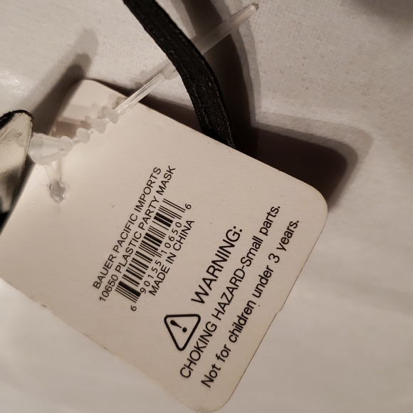 Upper face (Eyes + Nose) Party MASK Silver Metallic Halloween NEW Big Kid/Adult - Picture 5 of 7